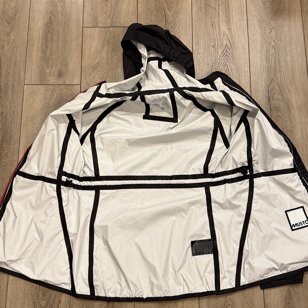 Musto Women's Evolution Lightweight Shell Windbre… - image 7